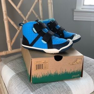 Plae Leo shoes 11.5 in spinner blue